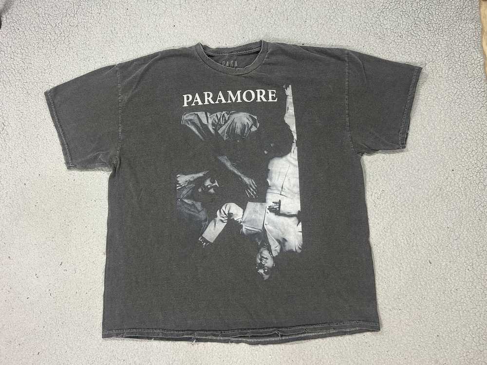 Y2K Paramore Shirt Mens S/M Gray Photo Graphic Band Tee Punk Rock Music